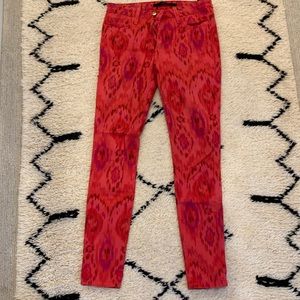 Lightly worn hot pink ikat print Joe’s jeans. Sits low rise. Skinny fit